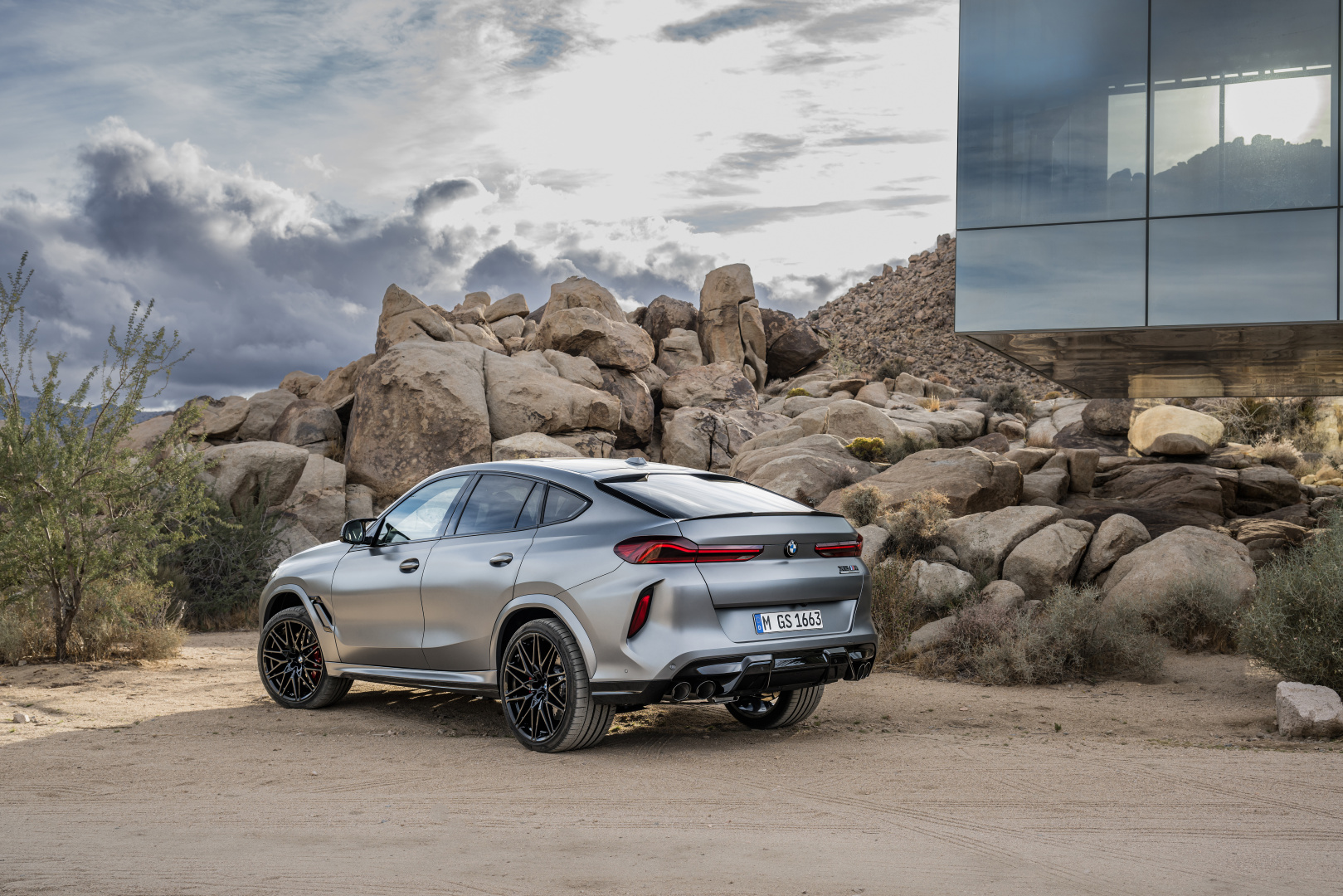 SMALL_P90495574_highRes_the-new-bmw-x6-m-com